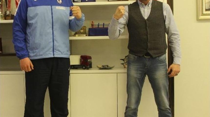 Şampiyon Boks&ouml;r&uuml;n Hedefi B&uuml;y&uuml;k