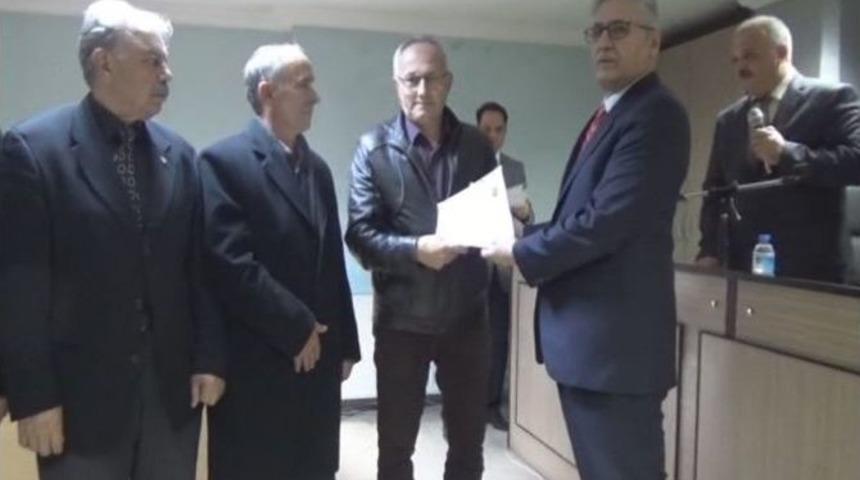 Hizmet İ&ccedil;i Eğitim Seminerini Tamamlayan Muhtarlara Sertifika Verildi