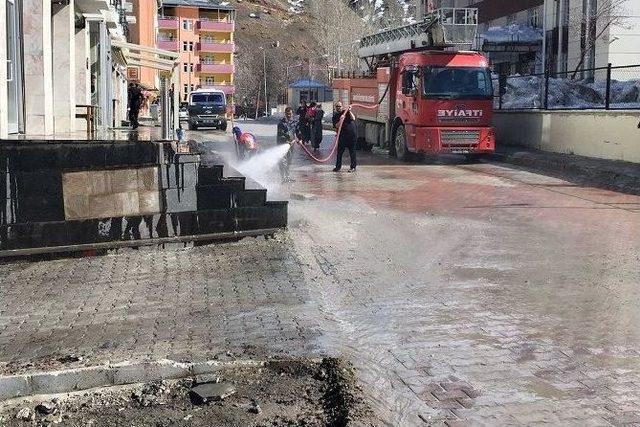 Çatak Belediyesi Kaldırım Ve Caddeleri Yıkadı