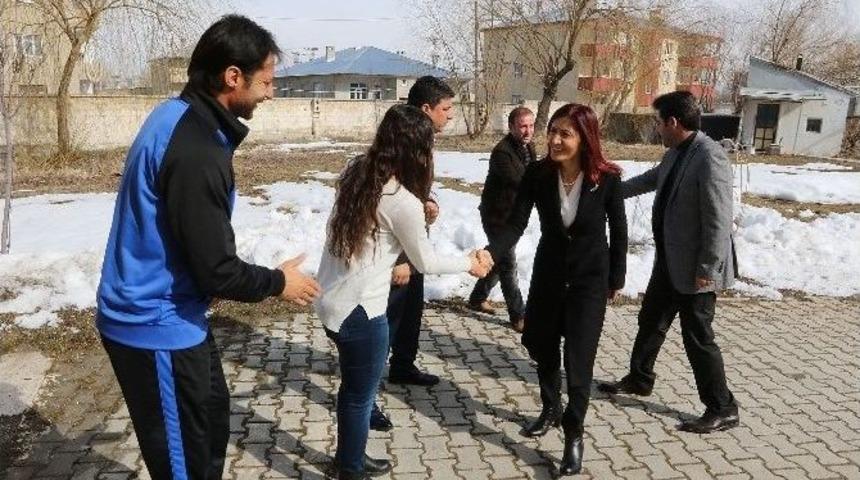 Eşbaşkanlardan Van B&uuml;y&uuml;kşehir Belediyespor&rsquo;a Ziyaret