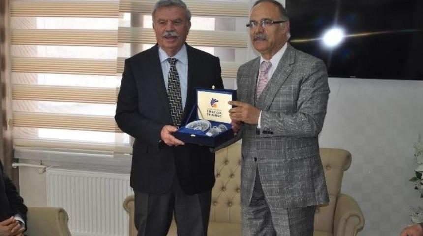 Rekt&ouml;r &Ccedil;elik, Doğanşehir İl&ccedil;esini Ziyaret Etti