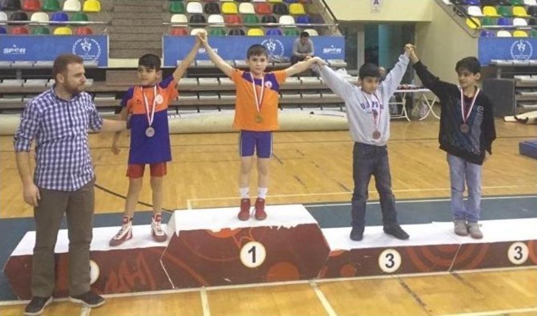 Başakşehirli Minik G&uuml;reş&ccedil;ilerden B&uuml;y&uuml;k Başarı