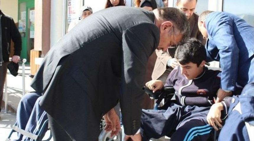 Niğde Belediyesinden Engelli 3 Vatandaşa Tekerlekli Sandalye