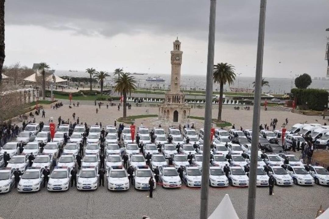 İzmir Emniyetinde 160 Yeni Ara&ccedil; Hizmete Girdi