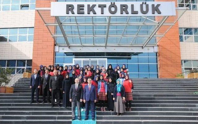 İmam Hatip Lisesi Kız Öğrencileri Kilis 7 Aralık Üniversitesini Gezdi