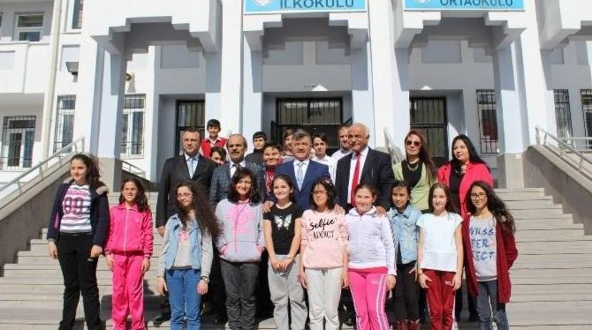 Niğde Belediye Başkanı Faruk Akdoğan, Kariyer G&uuml;nlerinin Konuğu Oldu