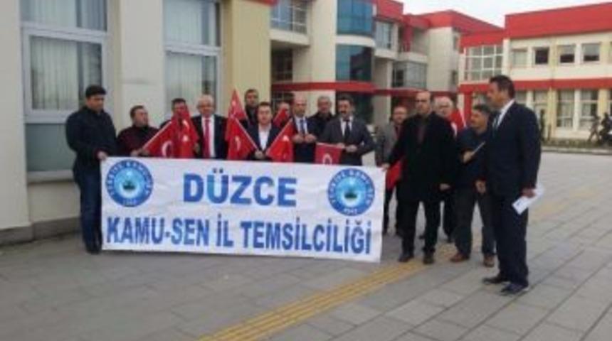 Mesaiye Şehitler İ&ccedil;in Duayla Başladılar