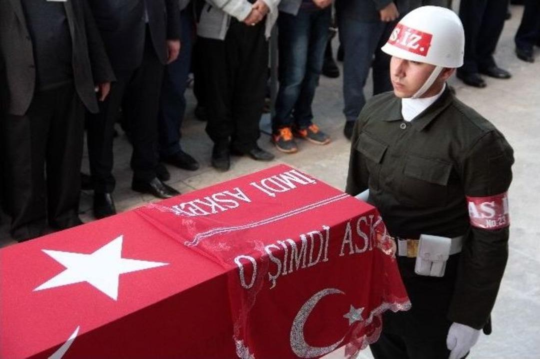 Şehidin Tabutuna Asker Yazması Konuldu