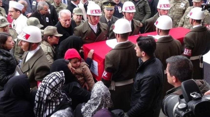 Şehit Astsubay &Ouml;zdemir Dualarla Toprağa Verildi