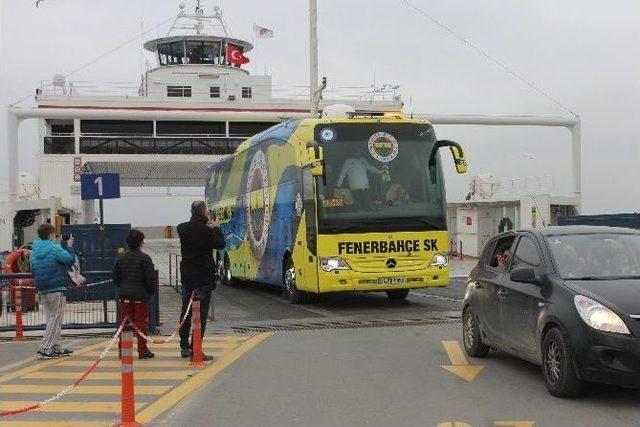 Yalova’da Sarı Lacivertlilere Sevgi Seli