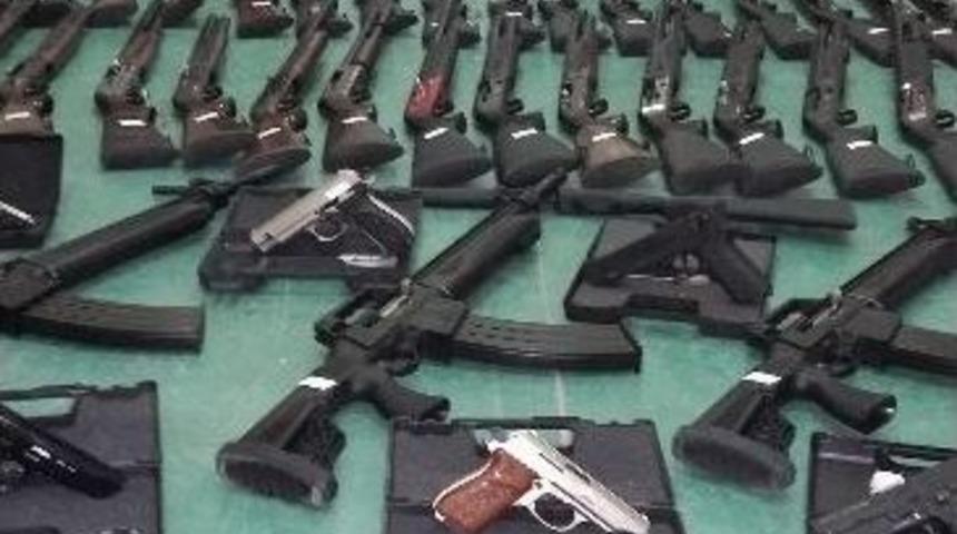 Bolu&rsquo;da Kamyonetten Cephanelik &Ccedil;ıktı