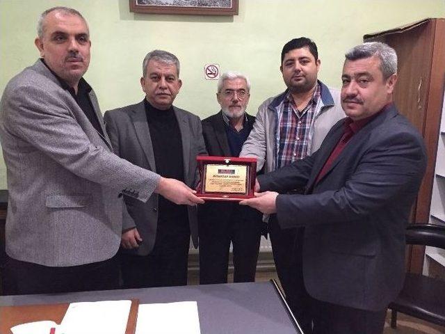 İyider Ve Hicret Vakfından Hayırseverlere Plaket