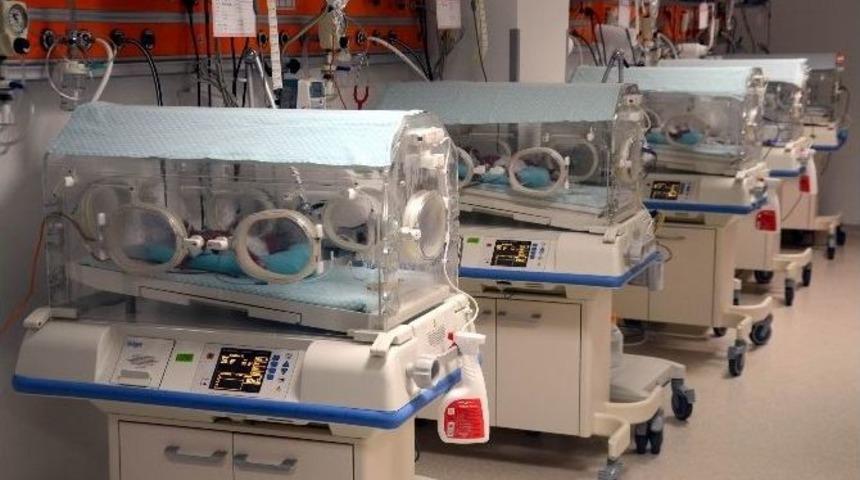 Sare Davutoğlu Beşiz Bebekleri Ziyaret Etti