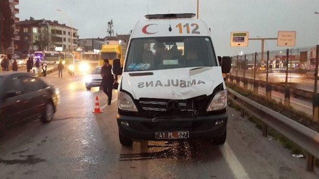 Üst Geçidi Kullanmayan Yayaya Ambulans Çarptı