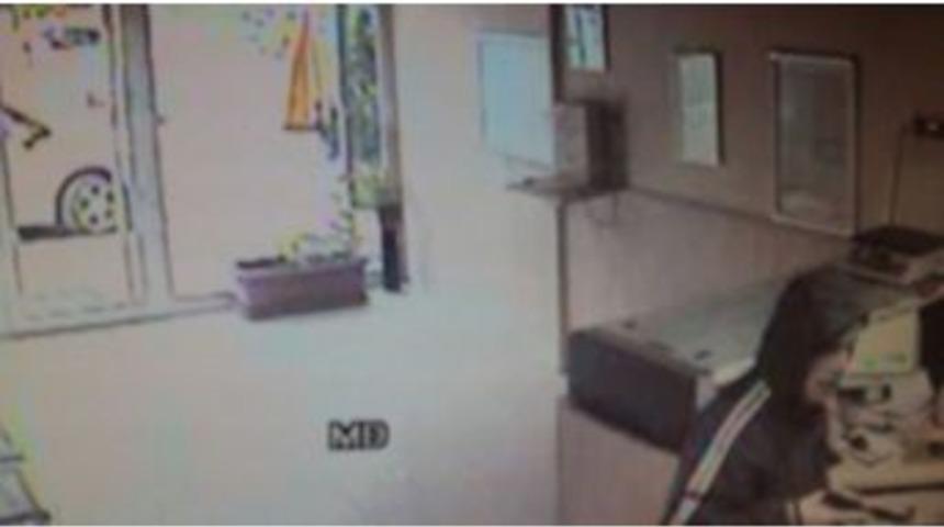 Ptt Şubesinden 2 Bin 200 Tl &Ccedil;alan Soyguncu Kayıplara Karıştı