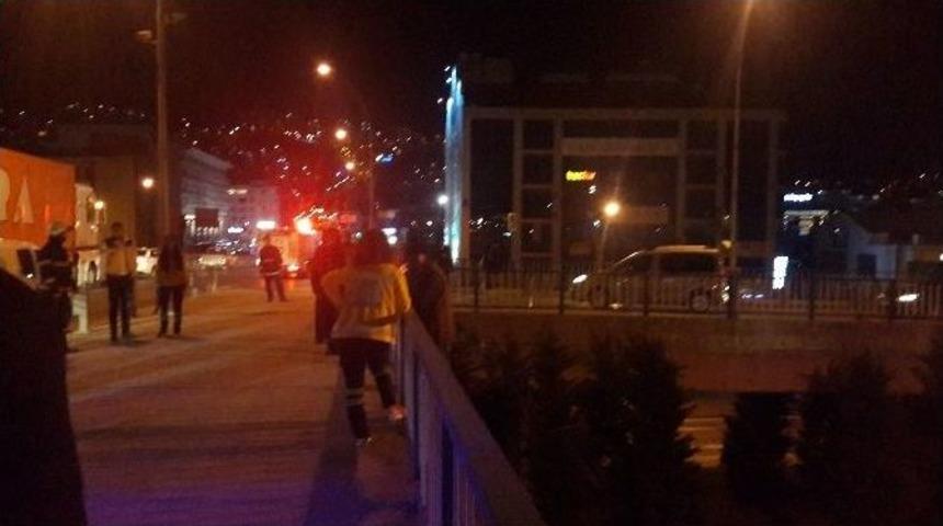 Sağlık G&ouml;revlisi Dikkatini Dağıttı, Polis K&ouml;pr&uuml;den İndirdi