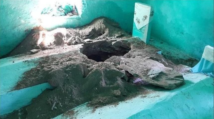 Tire&rsquo;de Korkun&ccedil; Olay: Define Uğruna 700 Yıllık T&uuml;rbeyi Kazdılar