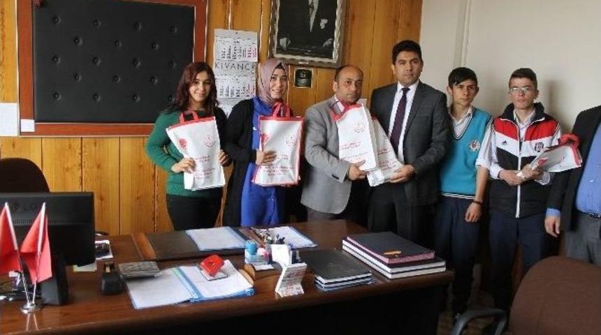 Aladağ&rsquo;da Kur&rsquo;an-ı Kerim Dağıtımı