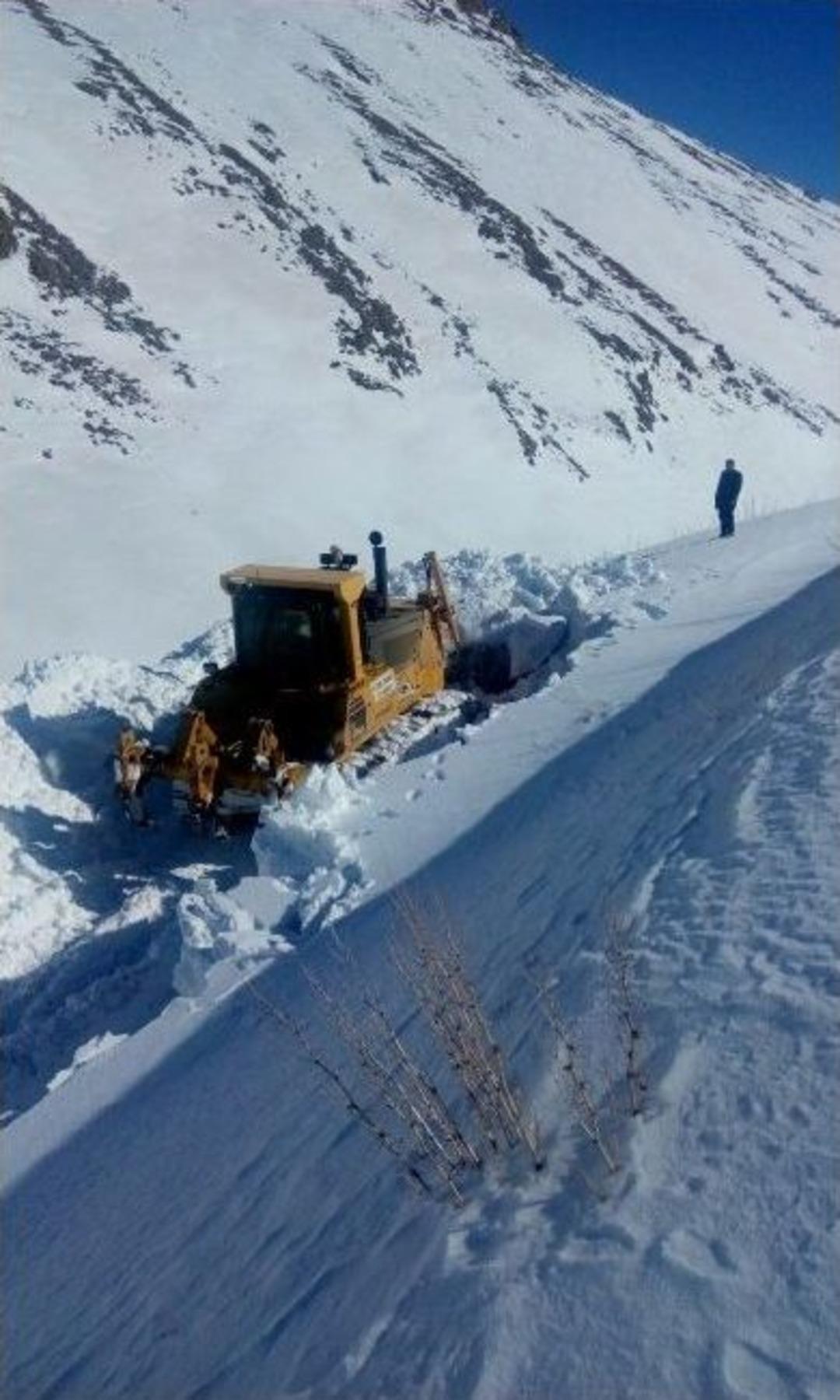 Hamur&rsquo;da Kar Temizleme &Ccedil;alışması