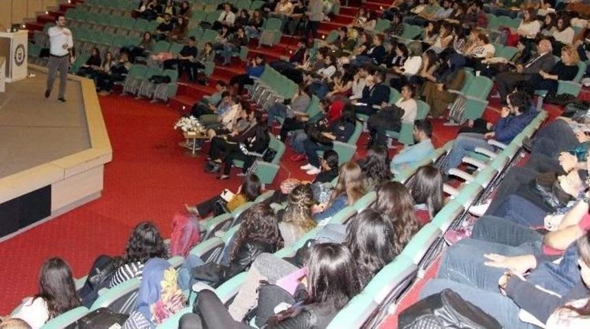 İktisadi D&uuml;ş&uuml;nce Topluluğu &lsquo;girişimcilik&rsquo; Konferansı D&uuml;zenledi