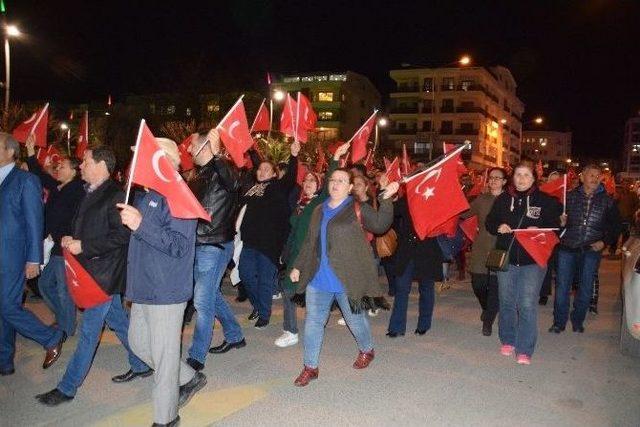 Aliağa Teröre Karşı Tek Vücut Oldu