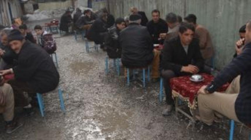 Hakkari’de Havalar Isında Kahveler Şenlendi