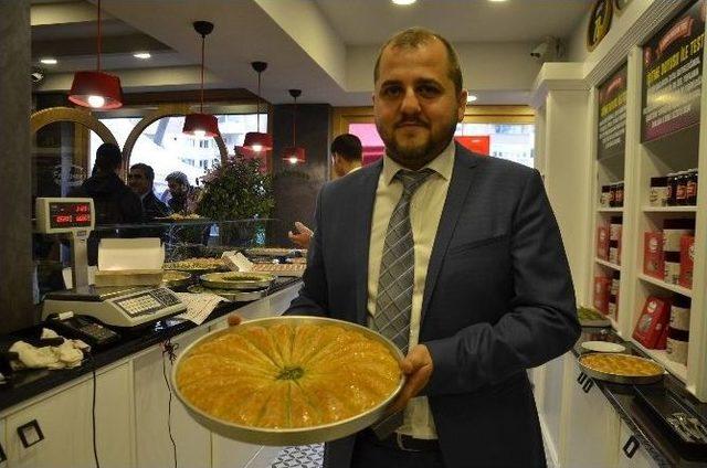 Şeker Hastaları Artık Baklava Yiyebiliyor