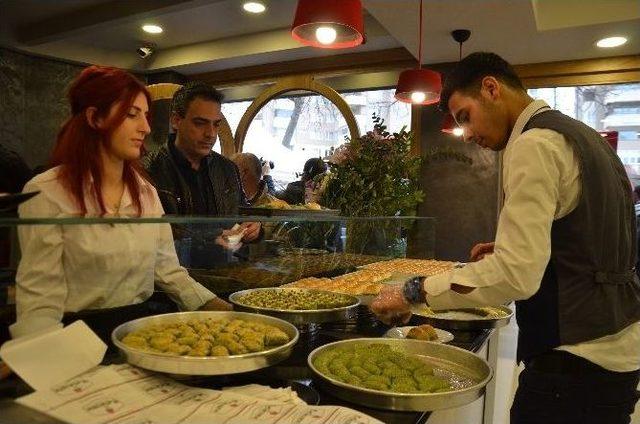 Şeker Hastaları Artık Baklava Yiyebiliyor