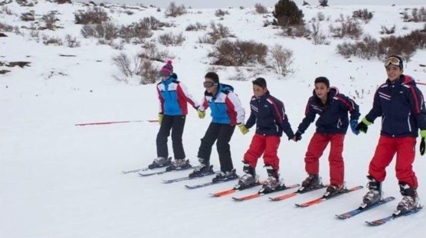 Denizli&rsquo;de 650 &Ouml;ğrenciye Kayak Dersi