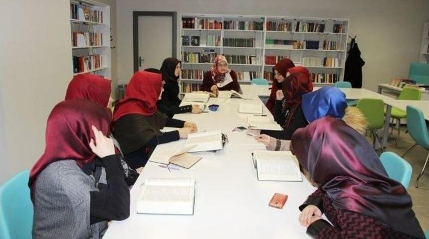 Akademi Lise&rsquo;de Mesnevi Eğitimi Devam Ediyor