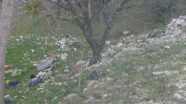 Bilecik’te Karaçay Yolu Çöplüğe Döndü