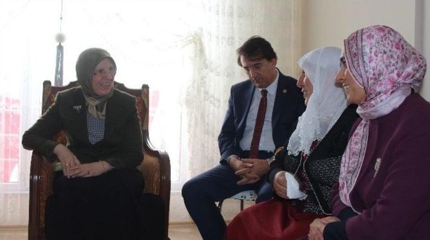 Bakan Sema Ramazanoğlu, Şehit Astsubay Metin Aydemir&rsquo;in Ailesini Ziyaret Etti