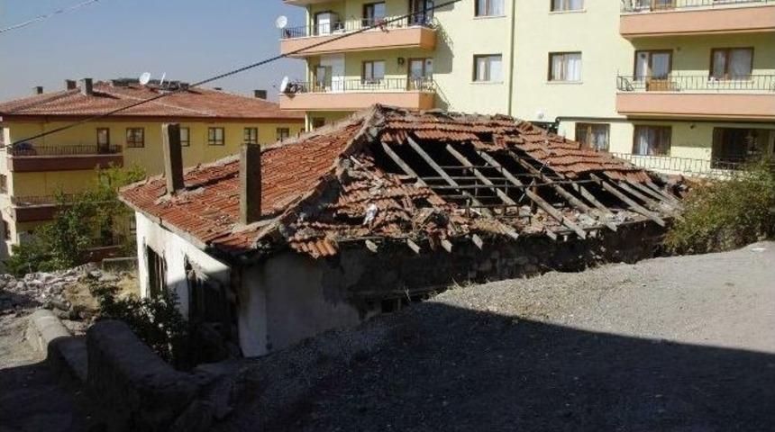 Mamak Metruk Yapılardan Temizleniyor