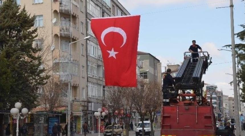 Ereğli Belediyesi 3 Bin Adet Bayrak Dağıttı