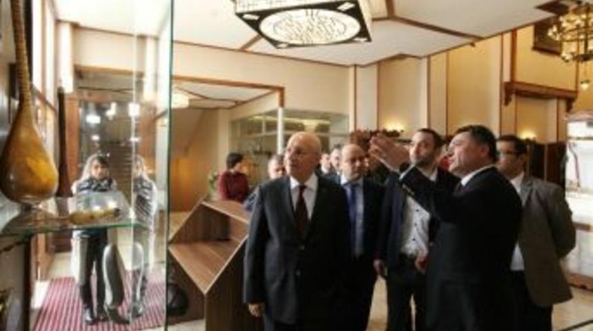 Yaşar, Konakta Gazetecileri Ağırladı