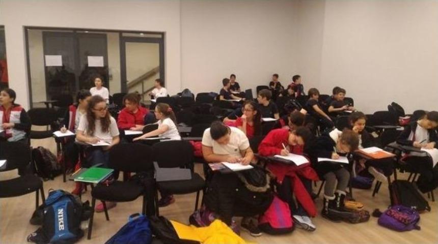 D&uuml;nya &Ouml;yk&uuml; G&uuml;n&uuml;nde Miniklerden Barışa &Ouml;vg&uuml;