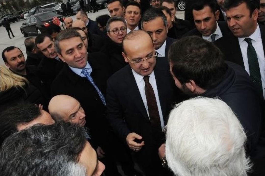 Ak Parti&rsquo;den Bayırbucak T&uuml;rkmenleri&rsquo;ne 54 Tır Yardım Malzemesi