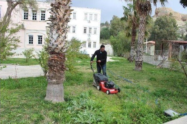 Foça Yaza Hazırlanıyor