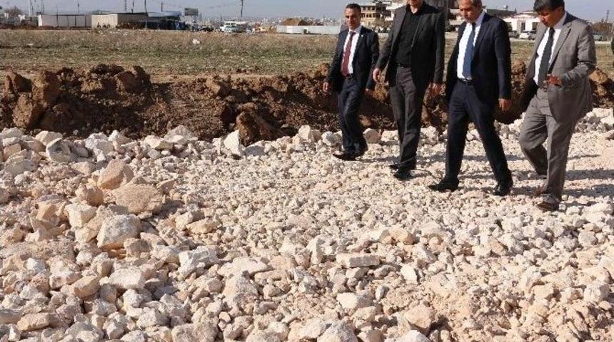 Şanlıurfa Konuklu Mahallesi&rsquo;nin Yol Ağı Genişletme &Ccedil;alışmaları S&uuml;r&uuml;yor