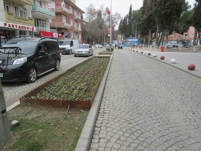 Kula Çiçek Bahçesine Döndü