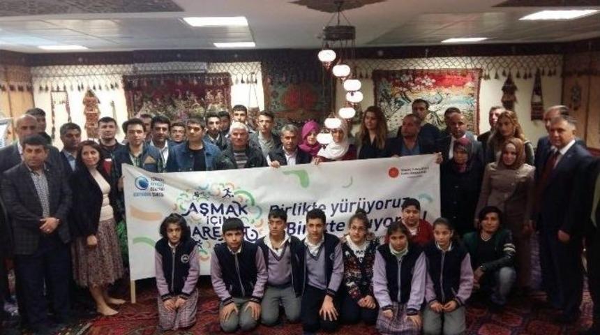 Engellilere &Ccedil;eşitli Hediyeler Dağıtıldı