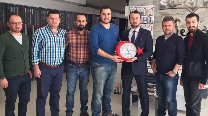 Magider &Uuml;yeleri Al Bayraklara B&uuml;r&uuml;n&uuml;yor