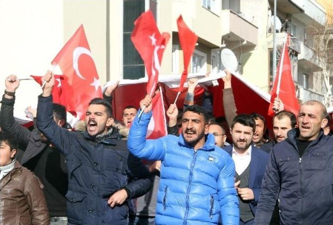 Ardahanlılar Şehitler İ&ccedil;in Y&uuml;r&uuml;d&uuml;