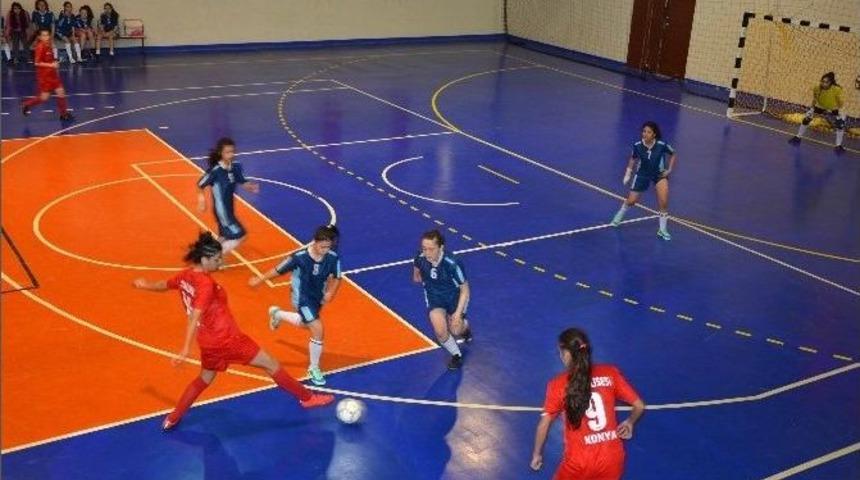 Gen&ccedil;ler Futsal Yarı Finalleri Ortaca&rsquo;da Yapıldı