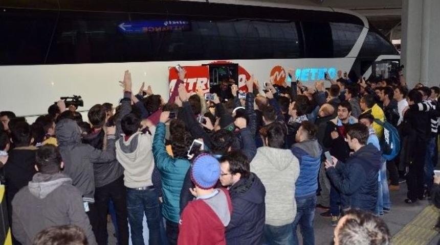 Trabzonspor&rsquo;a İstanbul&rsquo;da Coşkulu Karşılama