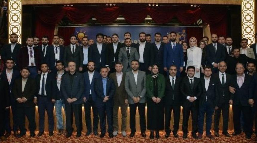 Gen&ccedil;ler, Danışma Meclisi&rsquo;nde Coştu