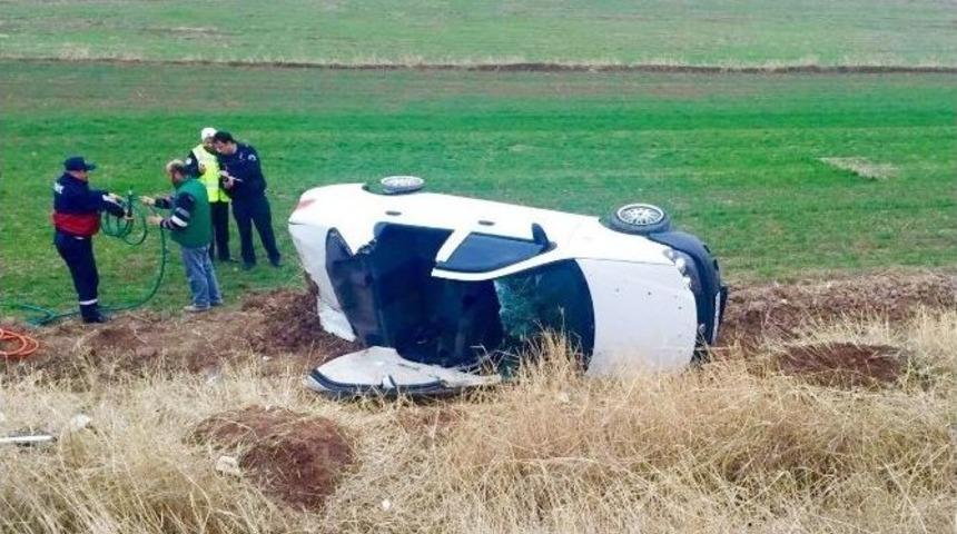 Otomobil Tarlaya U&ccedil;tu: 4 Yaralı
