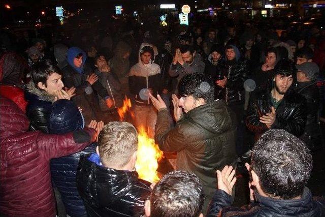 Maden Karşıtları Lastik Yakıp Yolu Ulaşıma Kapattılar