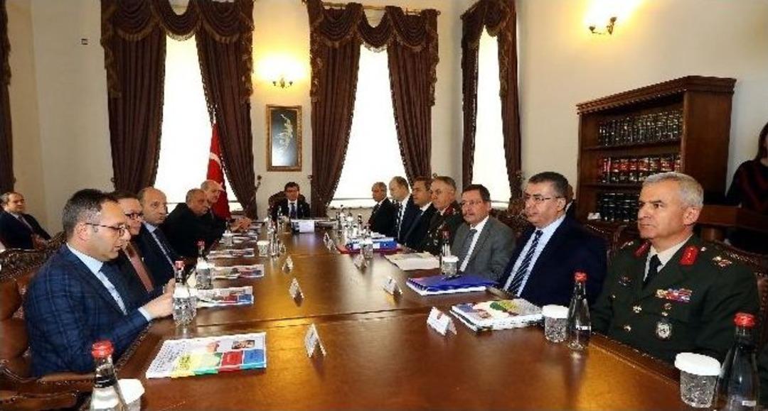 Başbakan Davutoğlu, Ankara&rsquo;daki Ter&ouml;r Saldırısı Sonrası Valilikten Brifing Aldı