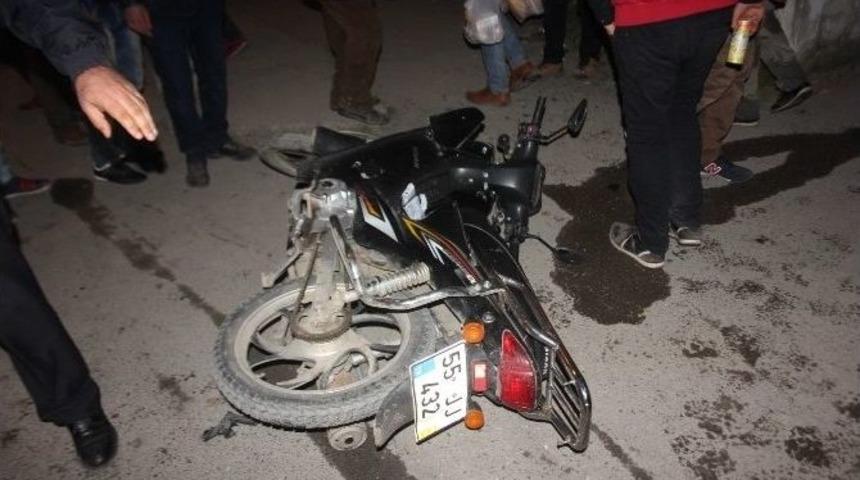 Bafra&rsquo;da Otomobil İle Motosiklet &Ccedil;arpıştı: 1 Yaralı